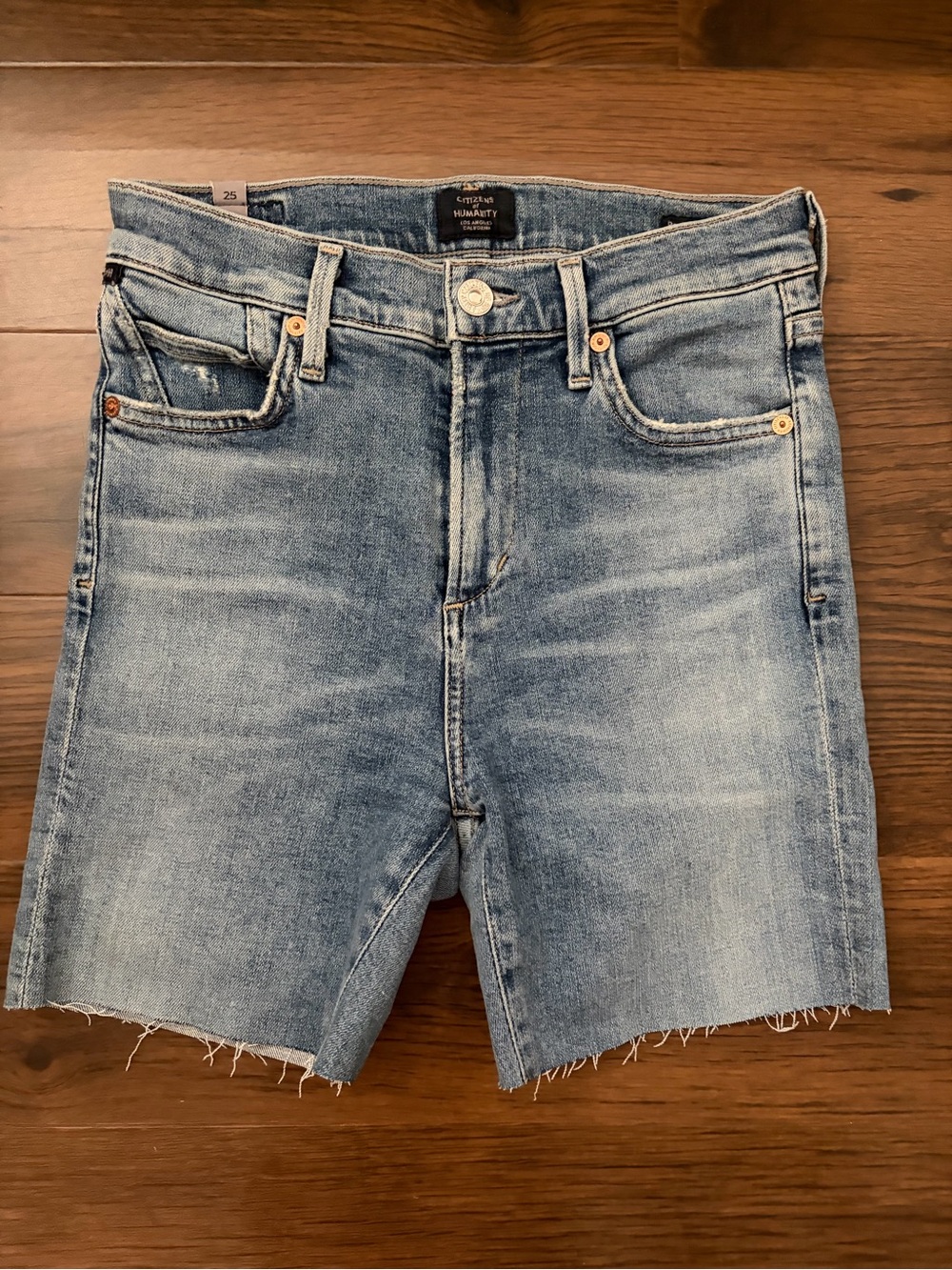 Citizens Of Humanity light blue denim shorts with silver button - Picture 5 of 5